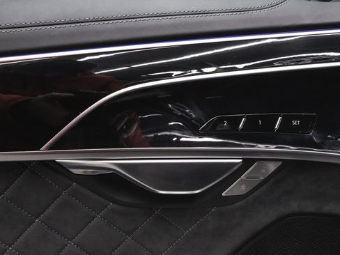 Used 2024 Audi S8 image 13