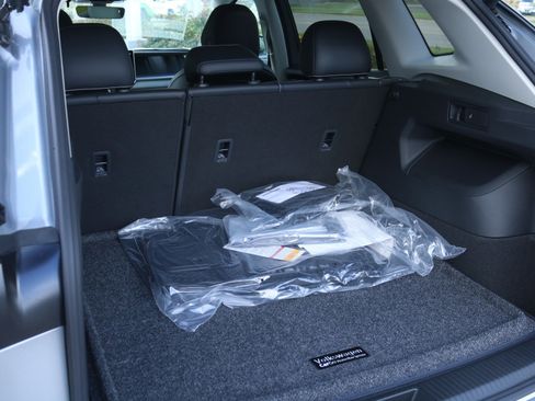 New 2025 Volkswagen Tiguan SE image 5