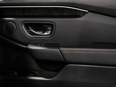 Used 2025 Honda Pilot Black Edition image 29