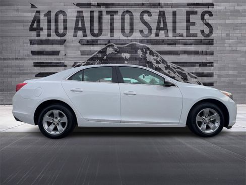 Used 2016 Chevrolet Malibu LT image 2