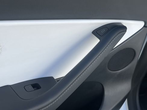 Used 2022 Tesla Model Y Performance AWD/4WD image 28