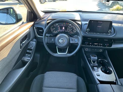 Used 2023 Nissan Rogue SV FWD image 28