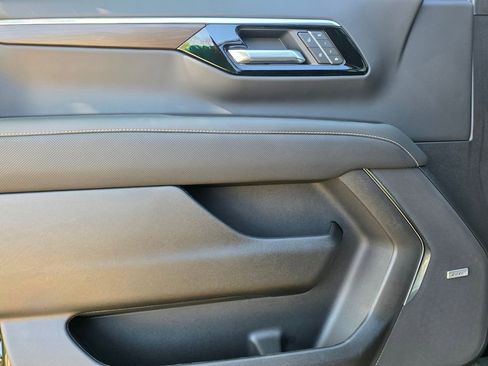 New 2026 Chevrolet Tahoe Premier w/ Sun And Tow Package AWD/4WD image 17