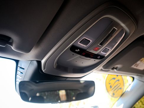 Used 2025 Volvo XC60 B5 Plus image 27