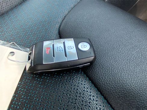 Used 2020 Kia Niro EX Premium w/ Cold Weather Package image 9