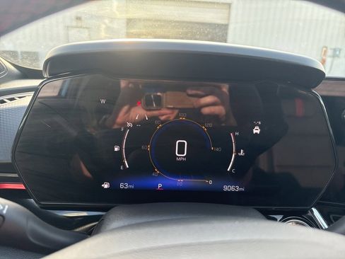 Used 2025 Chevrolet Trax RS image 37