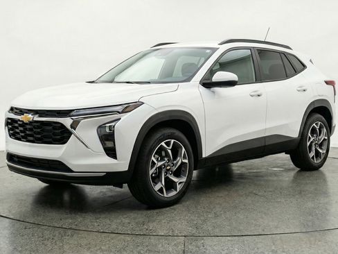 Used 2025 Chevrolet Trax LT w/ LT Convenience Package image 3