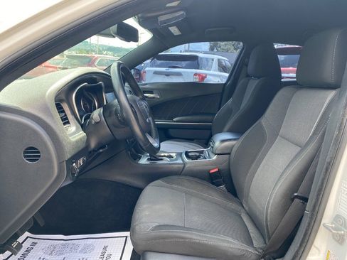 Used 2016 Dodge Charger SXT RWD image 9