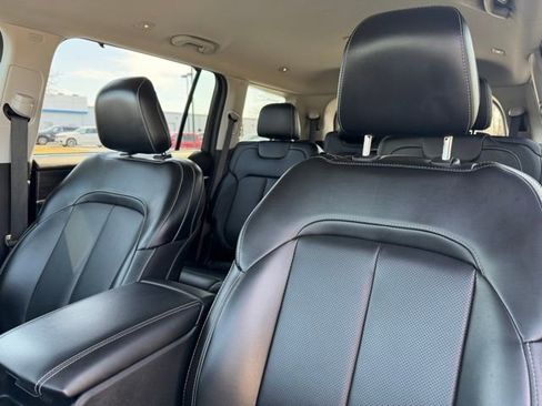 Used 2023 Jeep Grand Cherokee L Limited w/ Luxury Tech Group II image 19