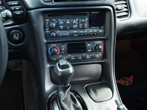 Used 2004 Chevrolet Corvette Coupe w/ Preferred Equipment Group image 33