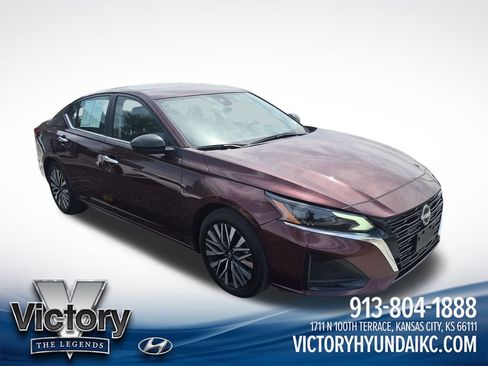 Used 2025 Nissan Altima 2.5 SV FWD image 7