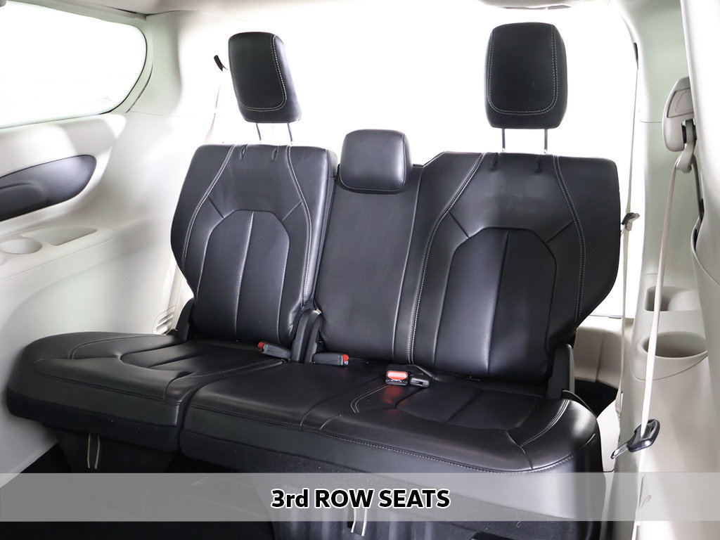 Used 2023 Chrysler Pacifica Touring-L FWD image 8