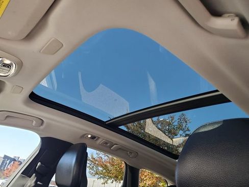 Used 2019 Volvo XC60 T5 Momentum w/ Multimedia Package image 20