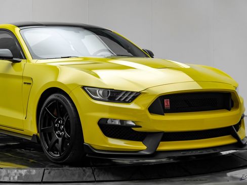 Used 2017 Ford Mustang Shelby GT350R w/ GT350R Equipment Group 920A RWD image 27
