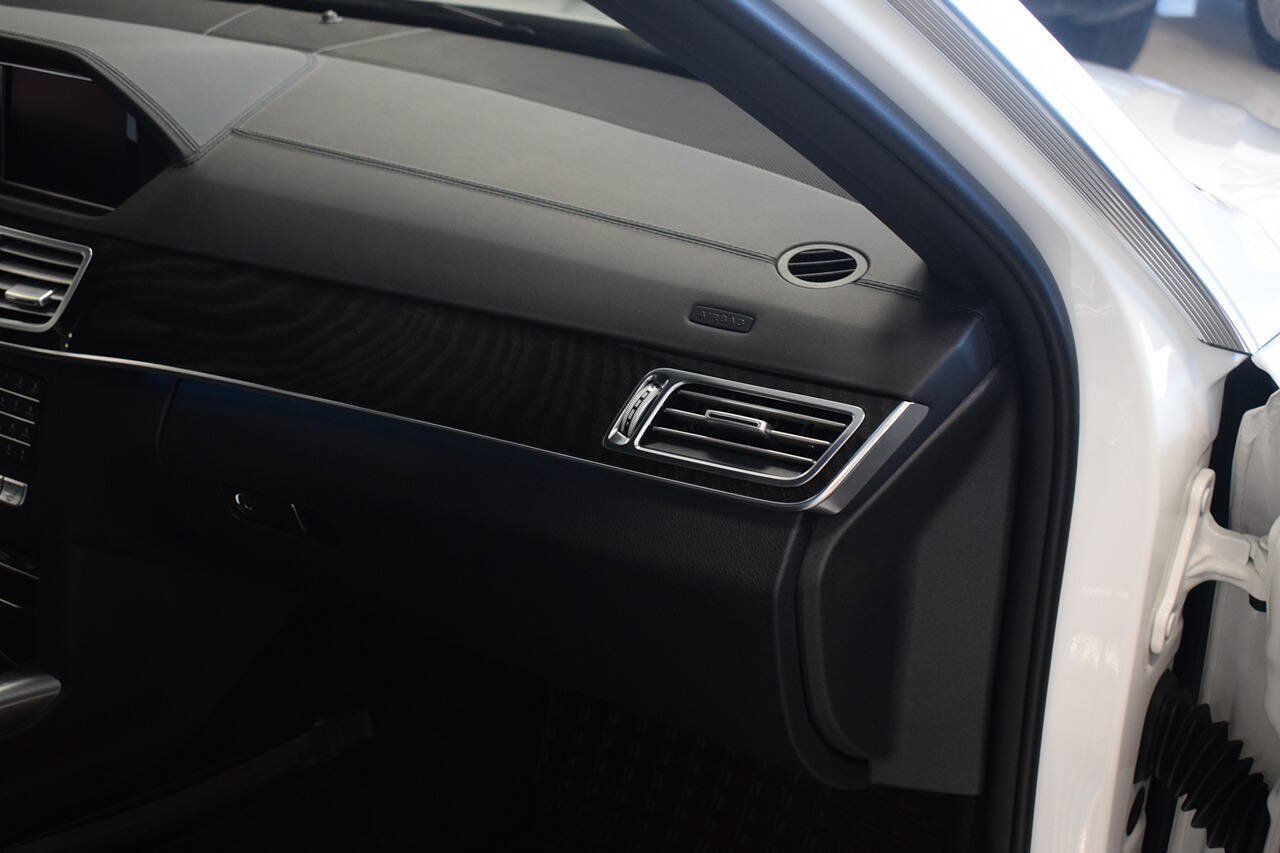 Used 2016 Mercedes-Benz E 400 Sedan image 23