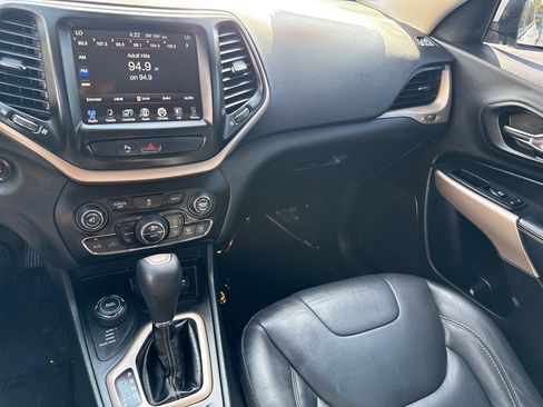 Used 2018 Jeep Cherokee Limited AWD/4WD image 14