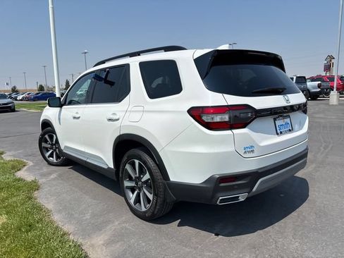 Certified 2025 Honda Pilot Touring image 5
