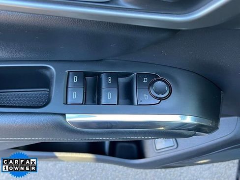 Used 2025 Chevrolet Traverse LT image 18