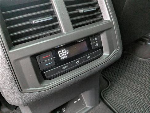 Used 2023 Volkswagen Atlas SE w/ Panoramic Sunroof Package FWD image 25