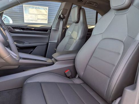 Certified 2026 Porsche Macan Electric RWD image 5