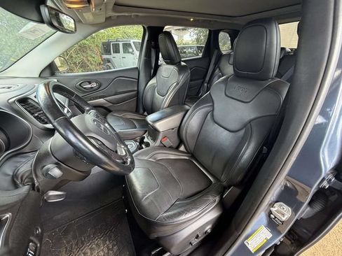 Used 2021 Jeep Cherokee Latitude Lux w/ Sun & Sound Group AWD/4WD image 25