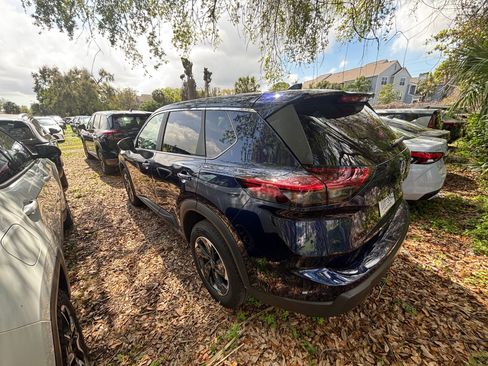 Used 2025 Nissan Rogue SV image 8