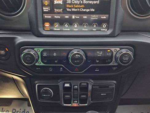 Used 2022 Jeep Gladiator Sport AWD/4WD image 5