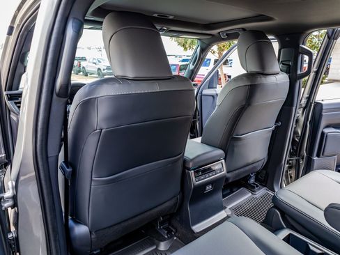 Used 2026 Lexus GX 550 w/ Accessory Package (2T) image 32