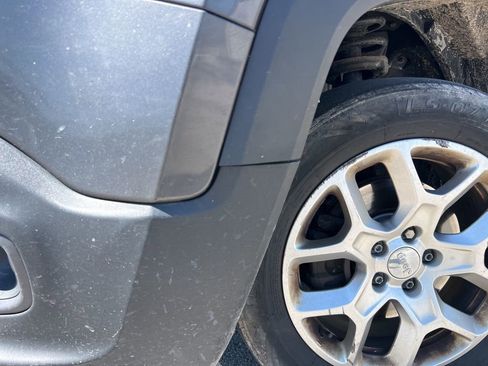 Used 2018 Jeep Renegade Latitude w/ Popular Equipment Group image 10