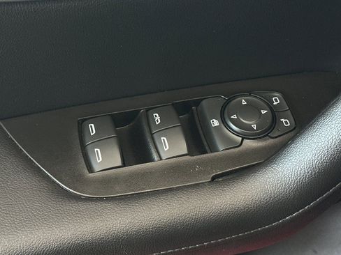 Used 2019 Chevrolet Blazer LT FWD image 12