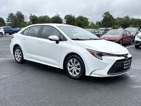 Used 2023 Toyota Corolla LE FWD image 3