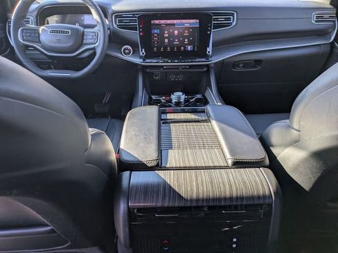 Used 2024 Jeep Wagoneer L Series III w/ Flexible Seating Group image 27