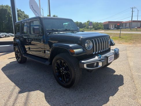 Used 2023 Jeep Wrangler Unlimited Sahara w/ Cold Weather Group AWD/4WD image 14