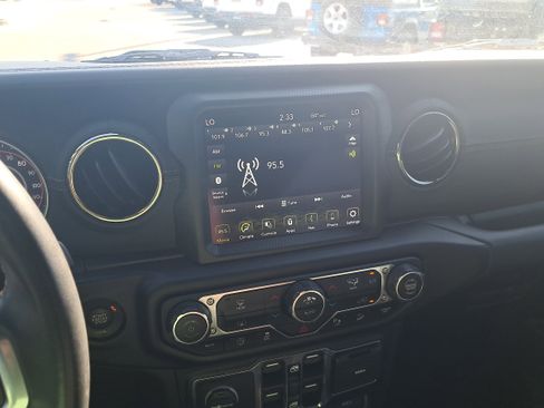 Used 2021 Jeep Wrangler Unlimited Sahara image 18