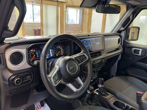 Used 2024 Jeep Wrangler Unlimited Sahara image 10