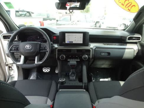 Used 2025 Toyota Tacoma TRD Sport AWD/4WD image 23