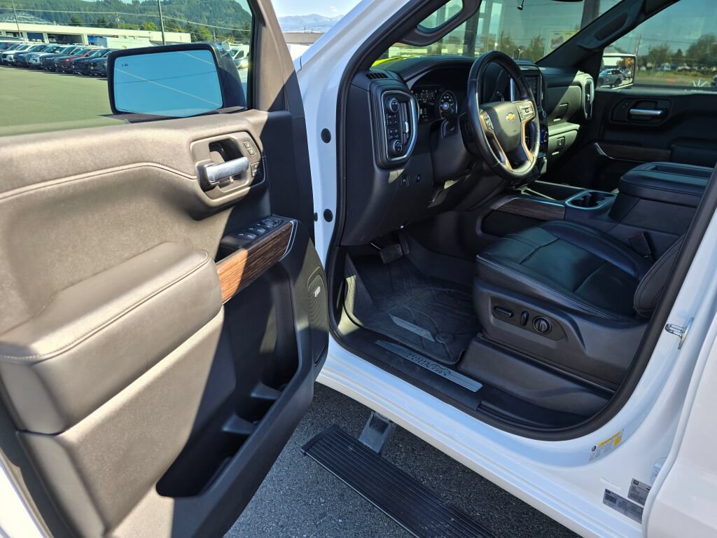 Used 2021 Chevrolet Silverado 1500 High Country AWD/4WD image 15