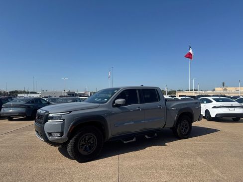 Certified 2025 Nissan Frontier PRO-4X w/ Pro Convenience Package AWD/4WD image 8