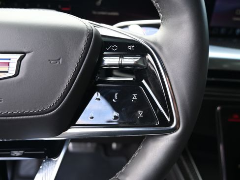 Used 2025 Cadillac Escalade V w/ LPO, ONYX Package image 22