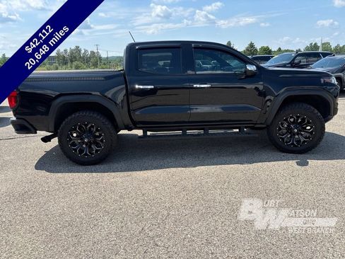Used 2023 GMC Canyon Denali w/ Denali Black Edition AWD/4WD image 7