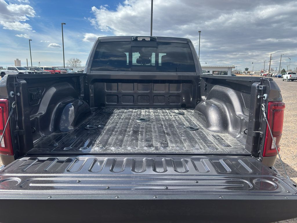 New 2026 RAM 2500 Laramie AWD/4WD image 14