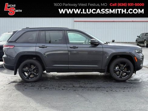 New 2025 Jeep Grand Cherokee Limited w/ Black Appearance Package image 1