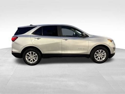 Used 2021 Chevrolet Equinox LS w/ LS Convenience Package image 6