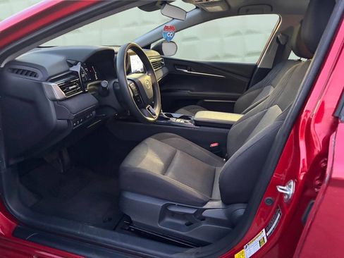 Used 2025 Toyota Camry LE image 9