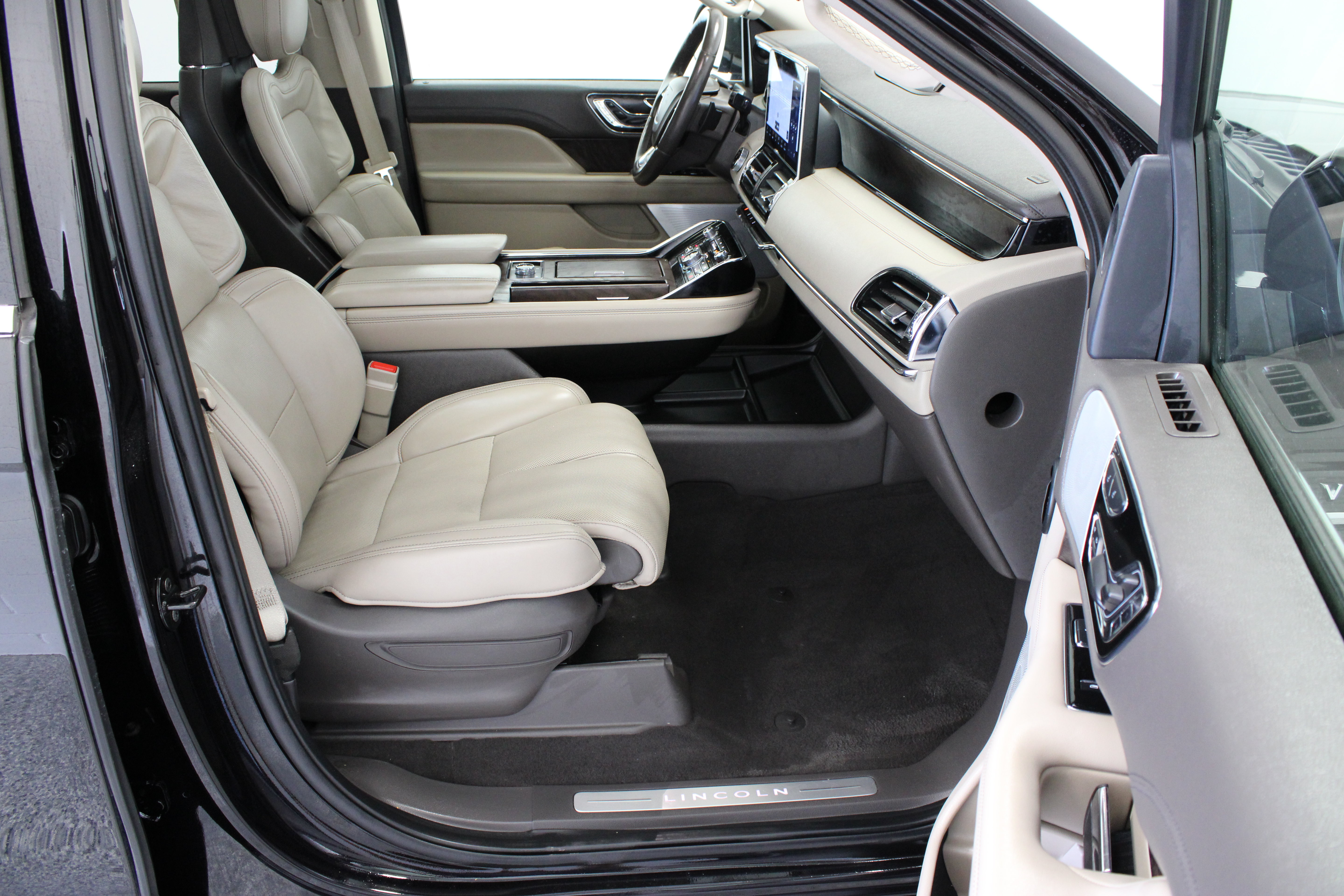 Used 2024 Lincoln Navigator Reserve AWD/4WD image 42