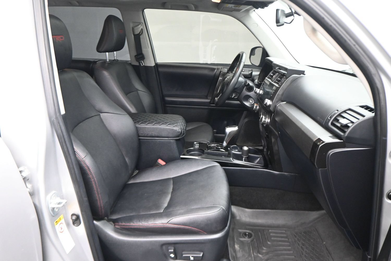 Used 2018 Toyota 4Runner TRD Off-Road Premium AWD/4WD image 24