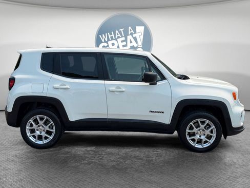 Used 2023 Jeep Renegade Latitude AWD/4WD image 2