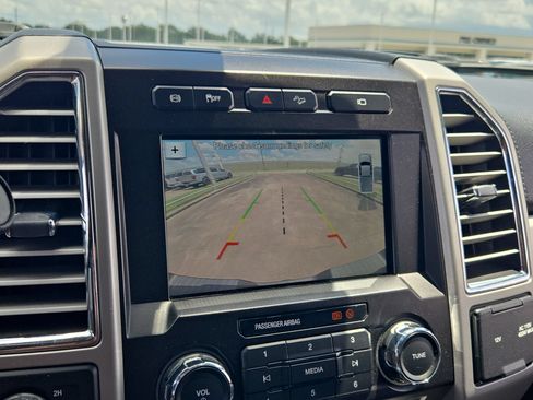 Used 2017 Ford F250 Lariat w/ Lariat Ultimate Package AWD/4WD image 24