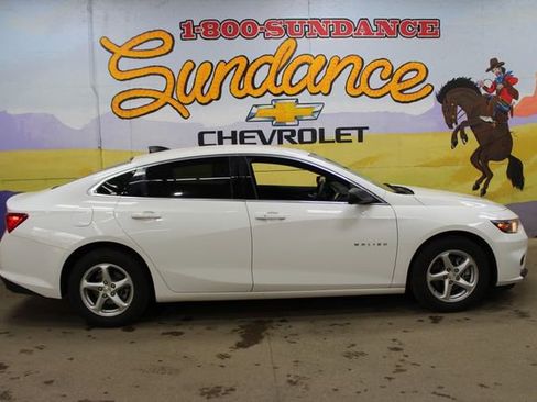 Used 2018 Chevrolet Malibu LS FWD image 1
