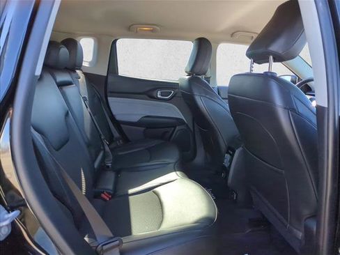 Used 2022 Jeep Compass Latitude image 14